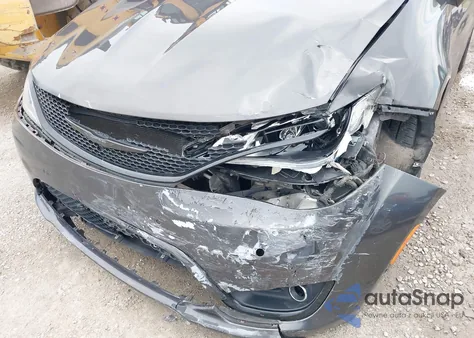 2018 Chrysler Pacifica Touring L из США, поврежденный, VIN 2C4RC1BG7JR164237